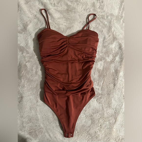 Express Rust Ruched Bodysuit - Picture 1 of 3